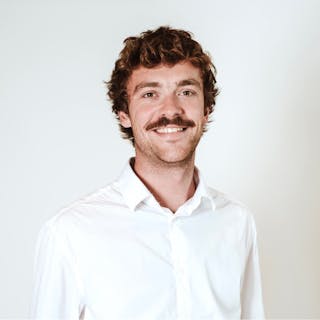 Léo V.