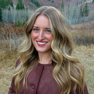 Ella R.